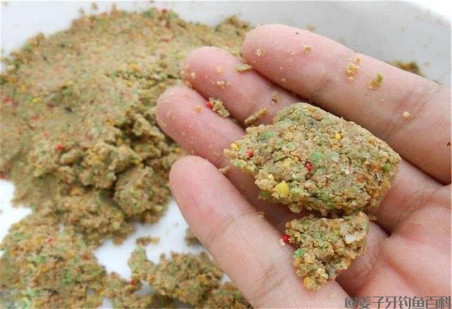 春季野钓想要效果好，试试这几种小药，用量不多，渔获提升不少